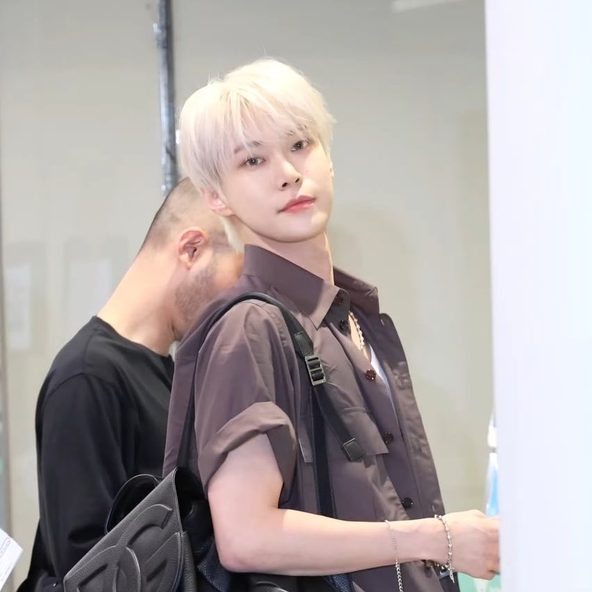 do0_plum's tweet photo. 아 도영님 백금발 느낌 개좋아 탈색모 오래가길요 (제발) https://t.co/qslyGg3xAg