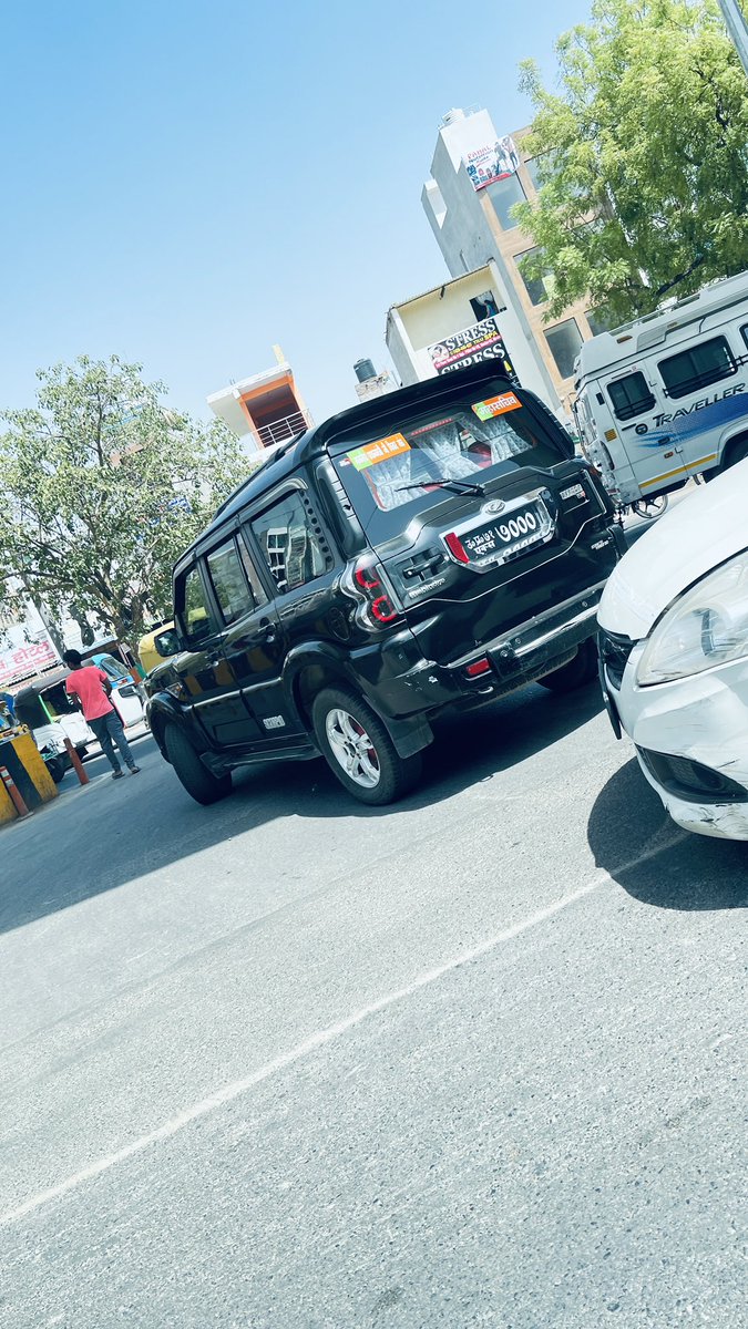 OutputScream's tweet photo. @dmgbnagar @noidapolice @Uppolice  why are cars with such number plates are running on streets in noida and playing loud emergency sirens?

@myogioffice @myogiadityanath https://t.co/0RstpjKqeN