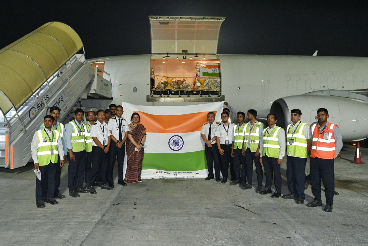 MEAIndia's tweet photo. 🇮🇳🇵🇬| Standing together in times of difficulty. 

In the wake of devastating landslide in Enga province of Papua New Guinea,🇮🇳 had announced immediate assistance of USD 1 million to our close FIPIC partner. 

Pursuant to the announcement, a flight carrying approx 19 tons of HADR supplies departed for 🇵🇬 today.