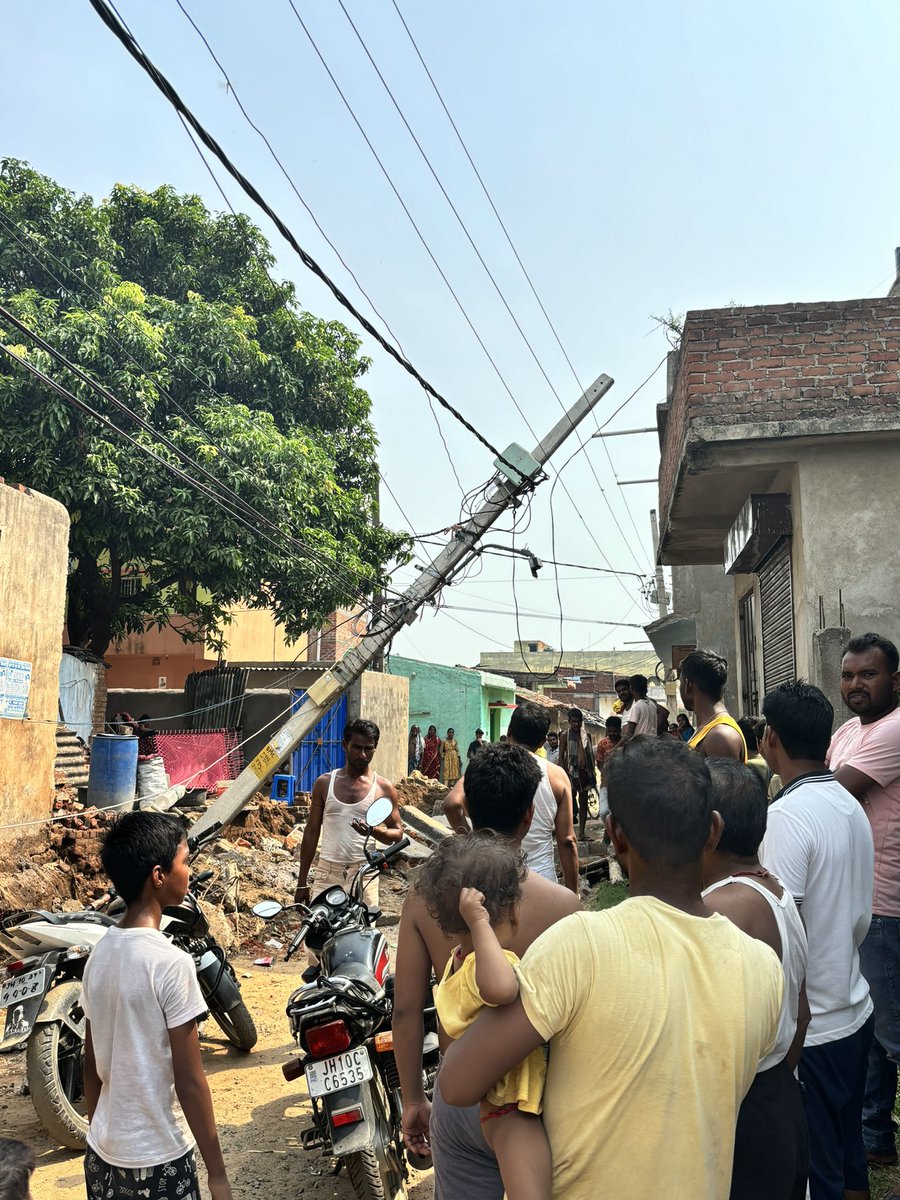 80ranjankr's tweet photo. @ESE_Dhanbad it’s been more than 15 hours in Baramuri that the electricity has been cut in the area. The concerned authority is requested to please look into it at the earliest as It may lead to a hazardous incident @DhulluMahto5252 @dhullu_mahto https://t.co/BajrDxuoFZ