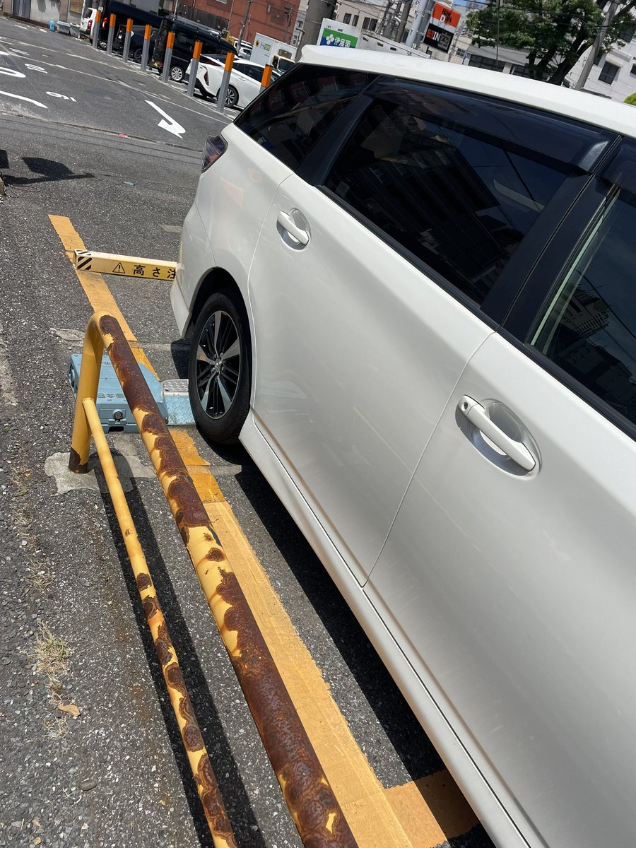 muuutho726's tweet photo. すげーわりーやつ居た！笑

#違法駐車
#阿呆駐車 https://t.co/jW1UcoeDlU