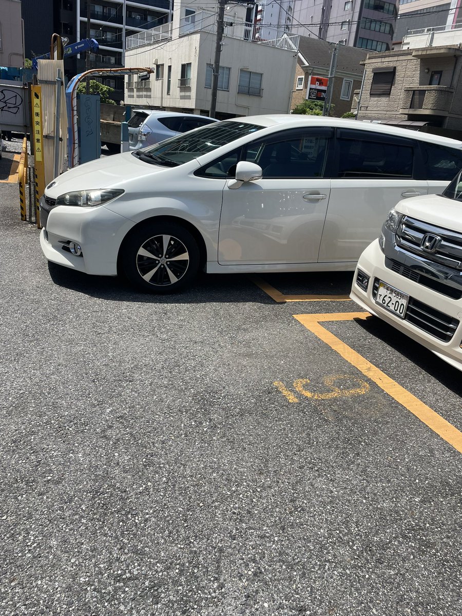 muuutho726's tweet photo. すげーわりーやつ居た！笑

#違法駐車
#阿呆駐車 https://t.co/jW1UcoeDlU