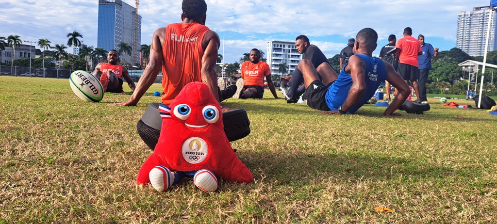 The Olympic mascot, The Phryges, with the national Mens 7s Team and World Rugby appointed referees for the Olympic Games Tevita Rokovereni and Lavenia Racaca. #TeamFiji #InspireFiji #Paris2024