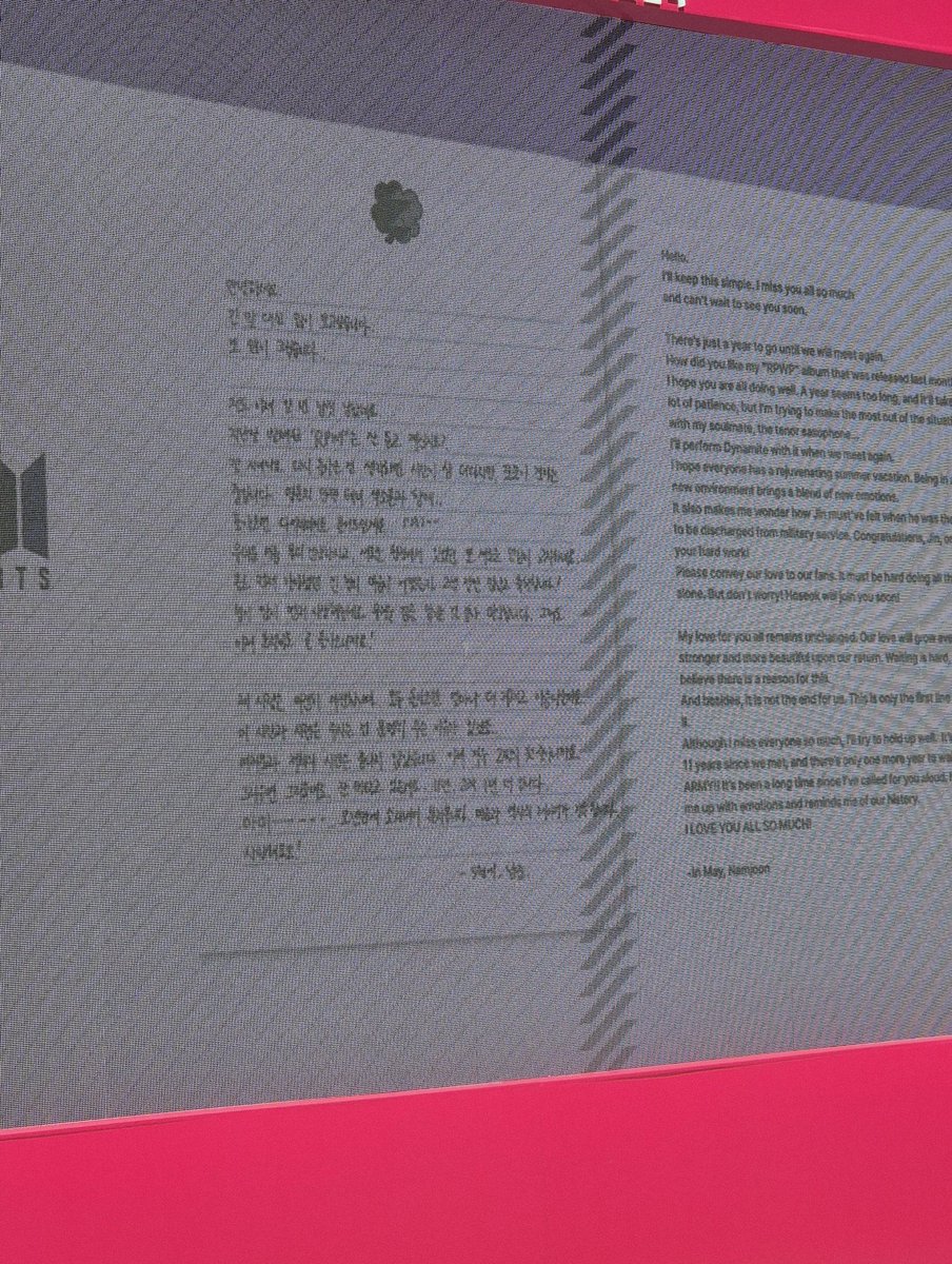 [💜]

Surat dari Namjoon

Halo~
Aku akan buat ini simple, aku kangen kalian semua dan aku nggak sabar buat ketemu kalian semua lagi.

Sisa 1 tahun sampai kita ketemu lagi
Gimana, kalian suka "RPWP"? album yang aku rilis bulan kemarin?
Kuharap kalian baik baik saja +