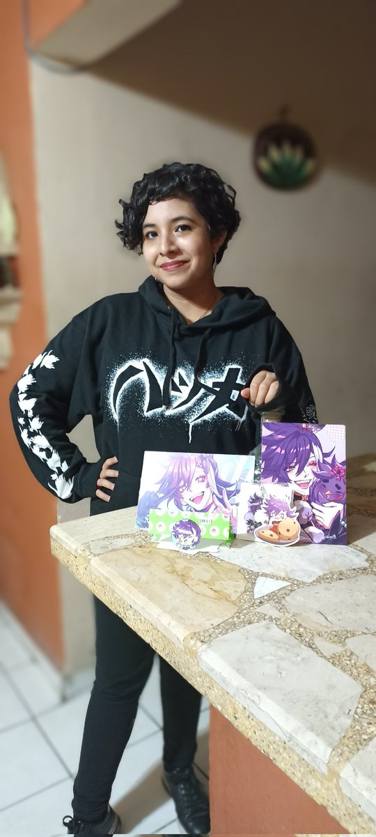 n_trapdoor's tweet photo. I just came back home after working the whole day on my birthday... It's almost 10 PM, but my last auto-gift just made everything worth it 🥹♥️ I finally have my Ghost x Ghost Hakka sweater!! AND I LOVE IT!! 💜
(Yes, it really glows in the dark!! 🤭)

#Hakkitos #GhostxGhost https://t.co/A72B8b5hfY