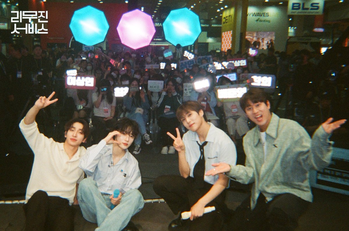 mujin_plz's tweet photo. 리무진서비스 118회 비하인드 필름 도착💌
#더보이즈 멜뮤다X무쥔장
단체곡 서비스 이거 참 좋은 거네💕
귀호강 눈호강이 배가 되는 서비스!!!
완전 럭키림썰이잖앙🍀
함께한 시간을 우리 추억을
붙잡아 붙잡아 붙잡아…

@IST_THEBOYZ
@BPM_LMJ  
  
#상연 #제이콥 #뉴
#이무진 #리무진서비스 https://t.co/qEjD5lmy3F