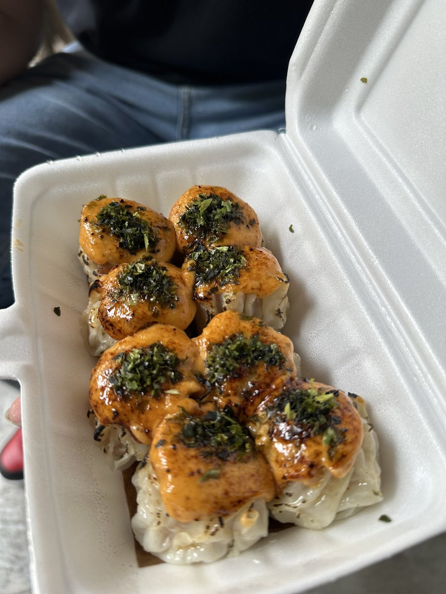 xtrablastmj's tweet photo. pertama kali cobain amona bites agak shock yh krna aku beli 16pcs langsung kan trs mikirny lebih murah trnyt lebih mahal jir gr” pake tempat yg bagus 🙂untung enak jdi repeat order terus🤣 yuk amona bites collab sm teh ku🙏🏻 https://t.co/9r0gszVSDx