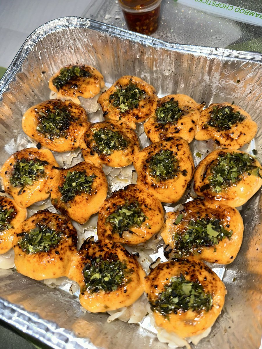 xtrablastmj's tweet photo. pertama kali cobain amona bites agak shock yh krna aku beli 16pcs langsung kan trs mikirny lebih murah trnyt lebih mahal jir gr” pake tempat yg bagus 🙂untung enak jdi repeat order terus🤣 yuk amona bites collab sm teh ku🙏🏻 https://t.co/9r0gszVSDx