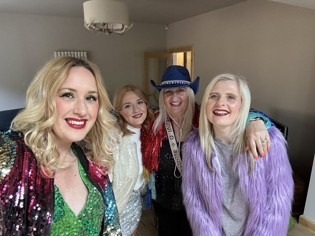 TheoriesTaylor's tweet photo. #EdinburghTStheErasTour N1 was incredible…The surprise songs were insane!! 🏴󠁧󠁢󠁳󠁣󠁴󠁿 

Hold onto the memories, they’ll hold onto you @KarraX0X https://t.co/n4tEzb0ta8