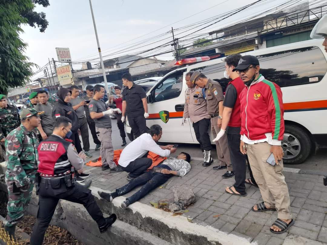 icacantika_'s tweet photo. VIRAL!!! Terpeleset Saat Akan Buang Air Kecil, Pemotor Tewas Tertancap Pagar di Jaktim,Muhammad Rafli (23) tewas mengenaskan dengan kondisi tertancap pagar di Kramat Jati, Jakarta Timur (Jaktim).
#TikTok #20thGEMINIDay #Sarwendah #Ruben #Anang #Syifa #Kamis #SNBT #KISSOFLIFE #Fyp https://t.co/sUIVfAG7YR