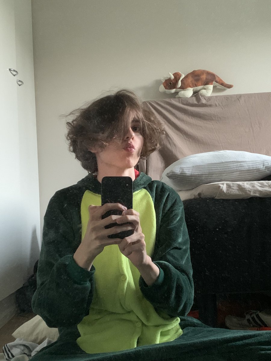 eepykribe's tweet photo. Im gonna clean my mirror I promise https://t.co/2jxqJIg2Gb