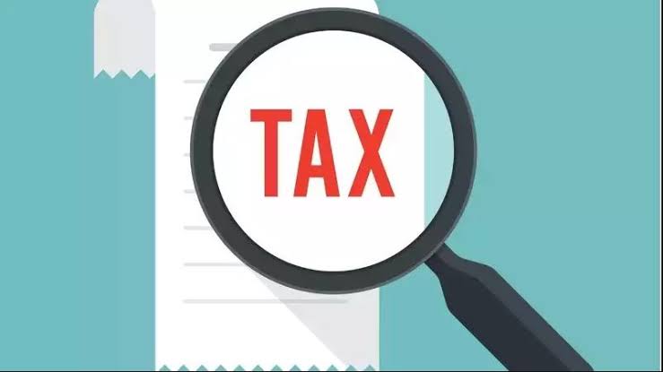 salimishmael_'s tweet photo. Guys guys guys. We need to be serious about this Financial Bill nonsense. I think most of us haven't read it..and lemme tell you the things that are in there??? @WilliamsRuto you raggedy b****. This is a summary

🧵 

1. Tax ya kununua gari? Yaani Jeep Wrangler nisahau tu😭
2. Tax ya imported goods and eco levy? Simu. Laptop. Keep that phone well, it might be your last. Yaani simu iko na more carbon footprint kuliko v8 kumi za @WilliamsRuto ????
3. Tax ya digital earnings (watu wa tap tap saa nane usiku?)
4. Tax ya CHAMA? CHAAAMAAA? Sasa wamama itabidi wamekaa home on Sunday jioni?
5. Tax ya professional service? Yaani nikiamua kupeana advice hapa mtu anitumie ka100 bob nalipa Ruto?
6. Tax ya delivery of foods/goods? Uber eats out. Mpike kamande maghasia
7. Tax ya cabs? Yoh! Mambo ya Faras sahau 
8. Tax on diapers and pads? Like surely majamaa
9. KRA watakuwa exempted from data protection act. So watakuwa wanaangalia unatumia Shiro 2k ya nails kumbe uko na kakituu eh. Tax!!!
10. Tax on alcohol per centilitre. JD inaongezeka bei na 1800 weh cheka cheka hapo sijui close your laptops. Which ones na wanatax laptops😭😭✨
11. Tax on telecos. Yaani mpesa, tala, etc itapanda. Na umenyamaza tu hapo kiumbwa
12. Tax on mshahara. Mangai mimi pesa itakatwa ingine karibu 15k Mungu baba 😂😭 daktari hana pesa jameni 
13. Watu wa cocacola wamesema wanaenda majamaa😭😭 no more drinking cold coke at 3am coz tax on manufacturing/assembly kila kitu yani iko taxed
14. Nimechoka hata 

And all these taxes will go to whose mouth? @WilliamsRuto kiumbwa sana. We REJECT the #FinancialBill2024