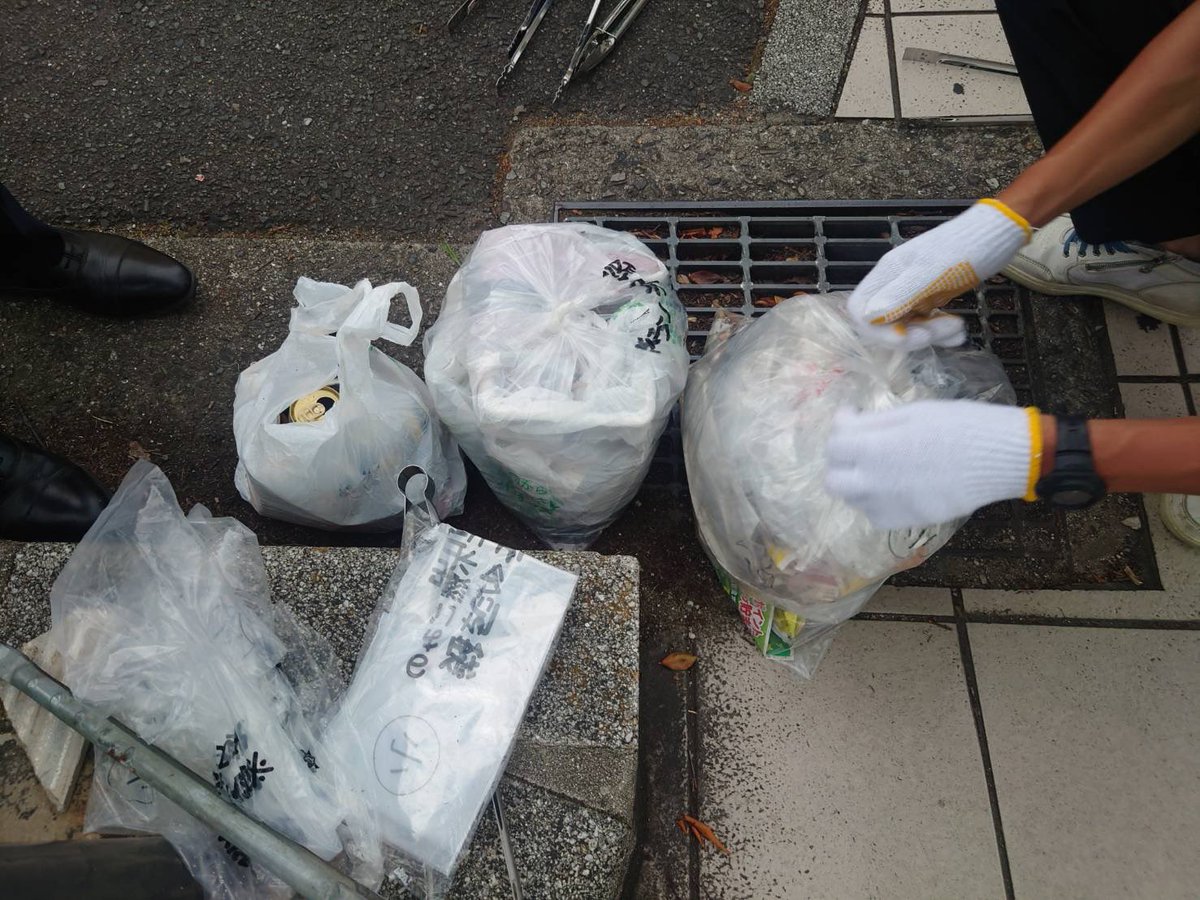 sunfuture0316's tweet photo. こんにちは！8日(土)にゴミ拾いを実施しました！
今回は西大寺駅周辺で清掃を。町がきれいになると気持ちいいですね。
我が地域のSDGsを！
#sunfuture #SDGs  #岡山 https://t.co/Gq7NvxISl2