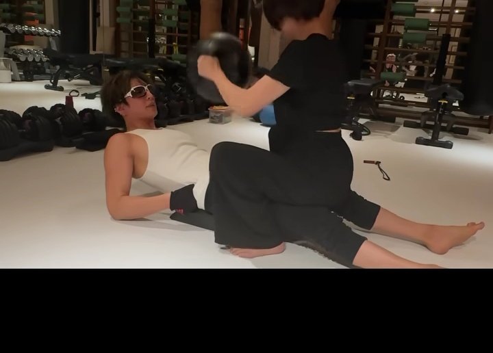 GacktCamuiRocks's tweet image. I do hell ball with a 10kg ball even though I am a woman I don't mind the hate from other fans that have said mean things because I do hell ball #hellball #Gackt @GACKT