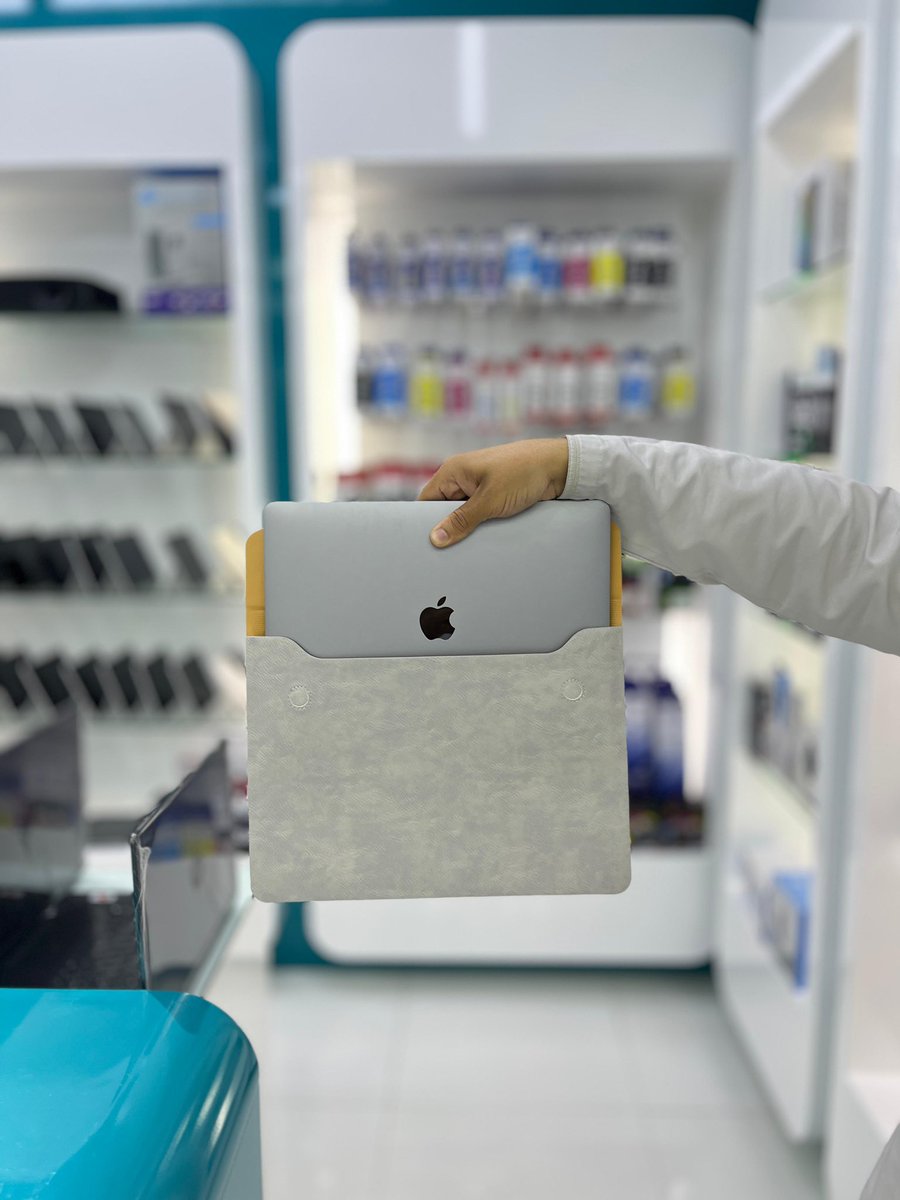 Ai_oman_'s tweet photo. اختيار الحقيبة المثالية يحدث فرقًا كبيرًا في يومك! ✨ 

متوفر معنا تشكيلة متنوعة من الحقائب المميزة بأحجام وأنواع مختلفةوجودة عالية !🌟💼

#حقيبة_لابتوب #الذكاء_الاصطناعي https://t.co/YeqY5l4PxQ