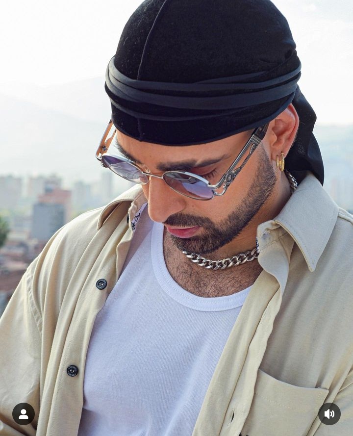 Sapitaparcera's tweet photo. Rica calentura tentación no lo voy a negar 
#SebastianTamayo #Sebasupdates #LacasadelosfamososCol https://t.co/2PsrRMBGDy