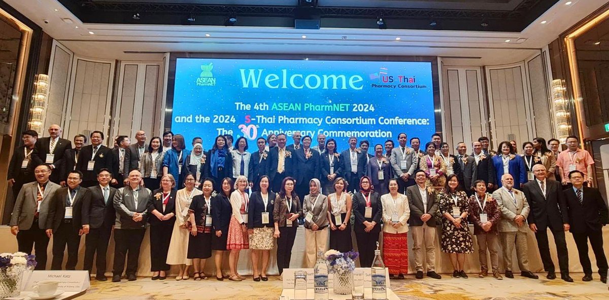 MelodyRyan's tweet photo. The pharmacy education leadership at #USThaiPharmacyConsortium and #USASEANPharmacyConsortium Totals: 700 participants 72 institutions 14 countries #ASEANPharmNET https://t.co/a6Ci0AVJpD