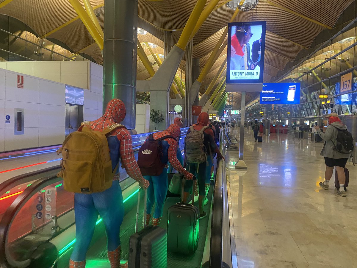 Cosas que pasan por viajar temprano. 🕷️🕸️