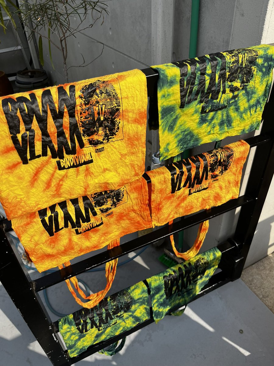 BindividualR's tweet photo. 🛍️グッズ紹介🛍️
-- BVBV Original Tote bag --
使いやすいサイズのマストバイアイテム!
\\ スタッフが1枚1枚手染めしました//
6/23 『BVBV』 at @WALLWALLTOKYO
open/start 17:00
🎫 https://t.co/JcHZtZwpGp
会場にて販売いたします🔥☺︎
皆さまのご来場をお待ちしております!
#BVBV https://t.co/6HqYtsnsv3