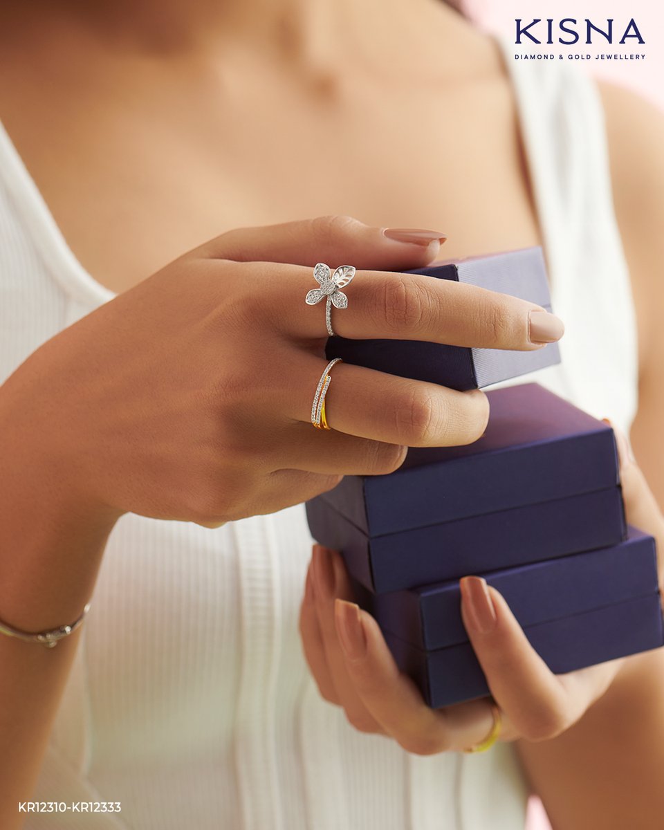 kisnaindia's tweet photo. Let your fingers lead with radiance💫✨. Explore the all-new ring collection at your nearest Kisna store. ✨#TeriRoshniHunMain

#Kisna #OnlyNaturalDiamonds #NaturalDiamonds #KisnaDiamondJewellery #KisnaDiamondGoldJewellery #GoldRing #DiamondRing #WhiteGoldRing https://t.co/vWJlpqAzGy
