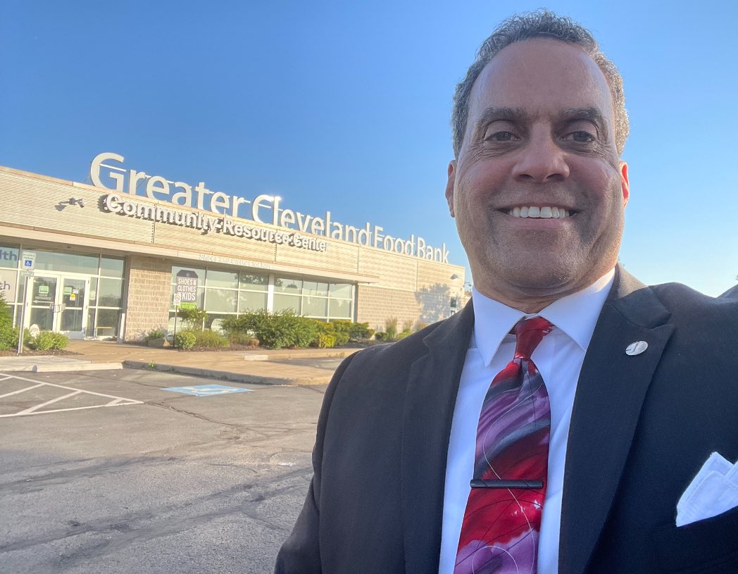 Stopped by meeting of the Cleveland Ward 8/Bratenahl Village Democratic Club to swear-in their new officers for 2024-25 term. Great to see Councilman Mike Polensek and other neighborhood friends. Meeting was at the amazing Greater Cleveland Food Bank building in North Collinwood.