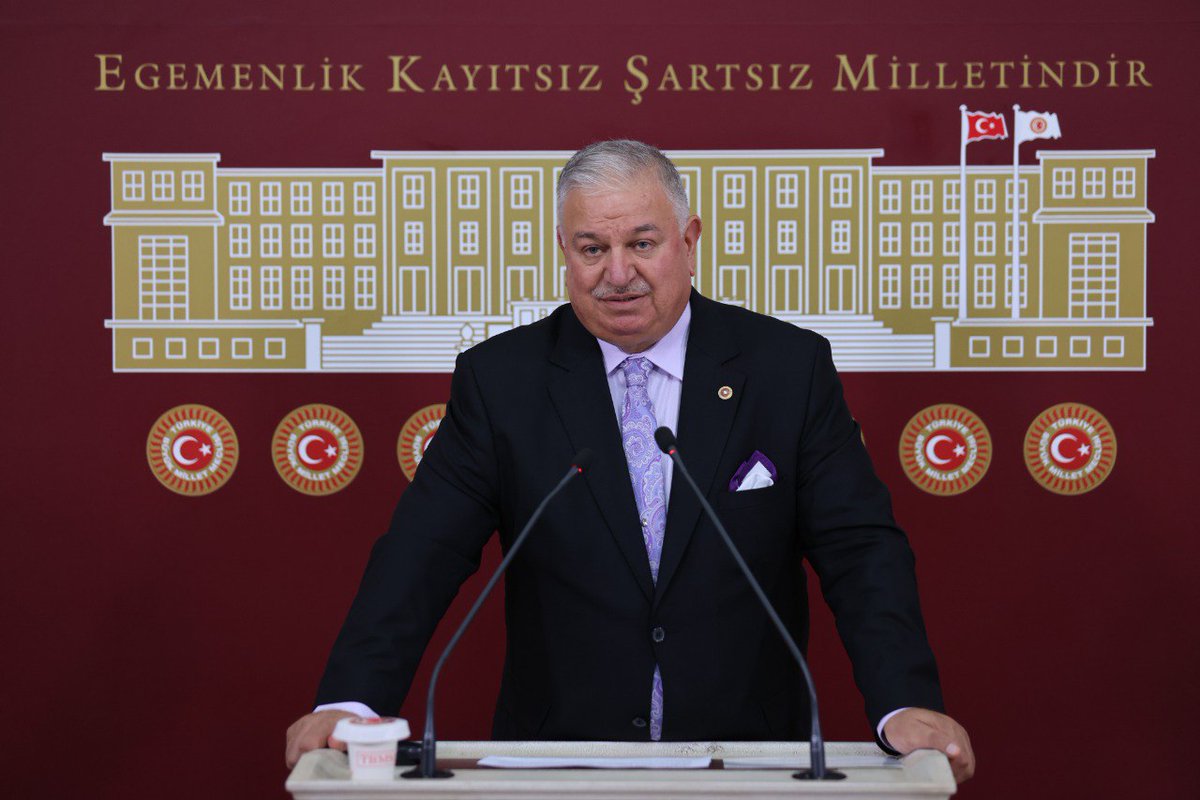 George Orwell diyor ki: "Bir toplum gerçeklerden ne kadar uzaklaşırsa , gerçeği söyleyenlerden de o kadar nefret eder."
Saygılarımızla