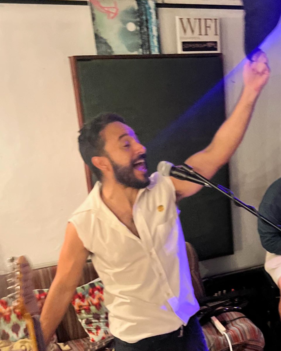 MUY CONTENTO 🥰
Este viernes tendremos show benéfico en el Teatro Eugene Oneill para apoyar a <a href="/positivxs/">POSITIVXS</a>, Transvida y Les Cucaraches gracias al espacio creado por Queer Rock 🏳️‍⚧️🏳️‍🌈❤️

¡Todo lo hemos preparado con MUCHO CARIÑO! Nos vemos el viernes 🫶
Entradas en el sitio del teatro