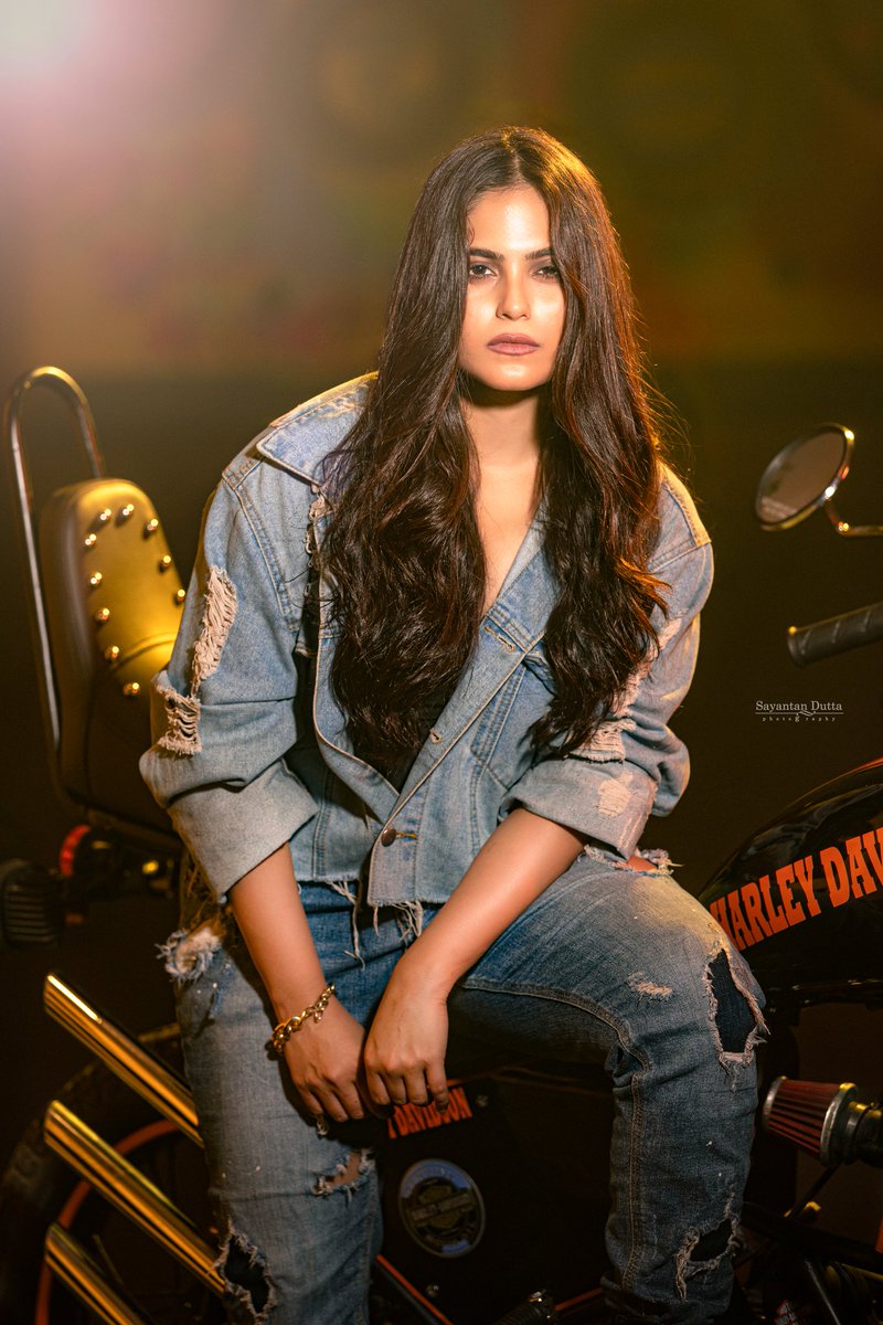 NainaGtweets's tweet photo. This girl rides her own journey, fueled by courage and a dash of rebellion. Because life's too short to stay parked. 🏍️🔥 https://t.co/0q06xIRPbJ