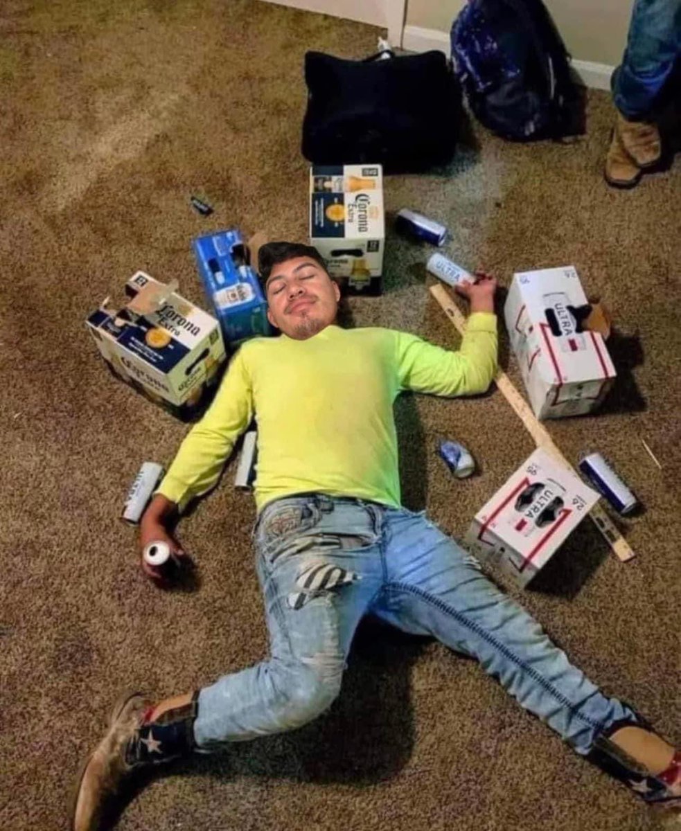 *Mi familia esperando los dólares*
Yo en USA: