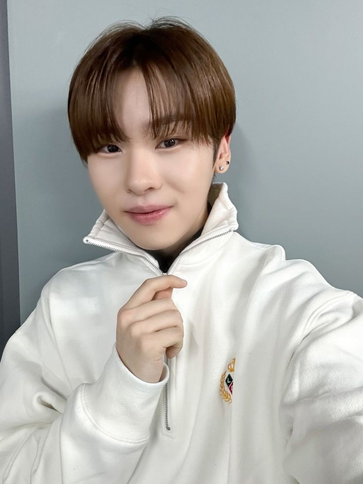 lovitorii's tweet photo. Eddie please, I hope everything is fine with you! Remember YOUR happiness, comfort is the most important thing! Fans will always support you ,Cosmo they love you and I will always love you and support your every move

++

#always_with_EDDIE
#EDDIE #에디 https://t.co/k3whVJ26t0