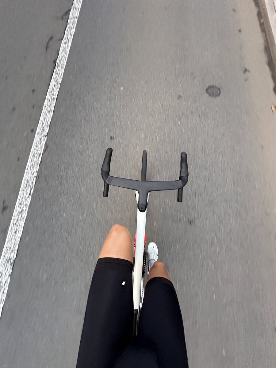 FabioAru1's tweet photo. 5 AM ride 🥳 https://t.co/Aj8j6qcpuM