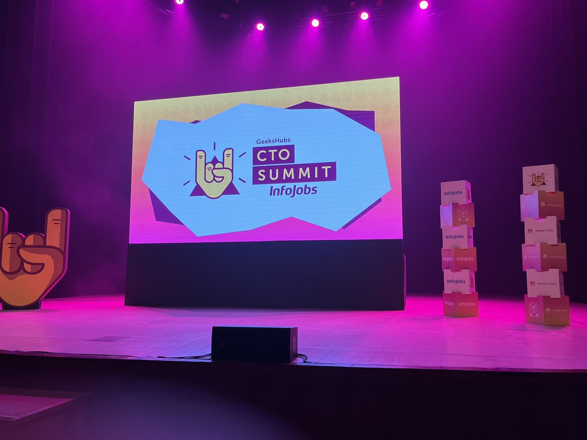 Pablo_AlonsoLin's tweet photo. Arrancando una jornada en #ctosummit https://t.co/Zjgr8nu6G2