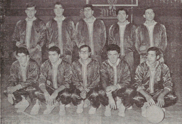 ADELL_eida's tweet photo. 📸Milsa AS Lleida bàsquet, en un partit de temporada regular de 1968, any de la seva fundació. Aquest equip va néixer de la fusió de les seccions de bàsquet del "AD Antorcha" i el "Sícoris Club". Que no gaires anys més tard es tornarien a separar.
#Esport #Lleida #ADELL #basket https://t.co/MN8cHCuOg5