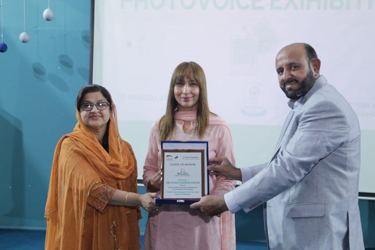 YoLoGoPak's tweet photo. The event was graced by distinguished guests, including  Fahad Shahbaz Warriach of the Prime Minister's Youth Program, Punjab, Dr. Faleeha Kazmi, UHE, Mrs. Bushra Nadeem, LCWU, Dr. Irum Rubaba,, UHE, and Rana Nadeem Anjum,Youth Affairs and Sports Department, Punjab. https://t.co/hFGzzGdtrz