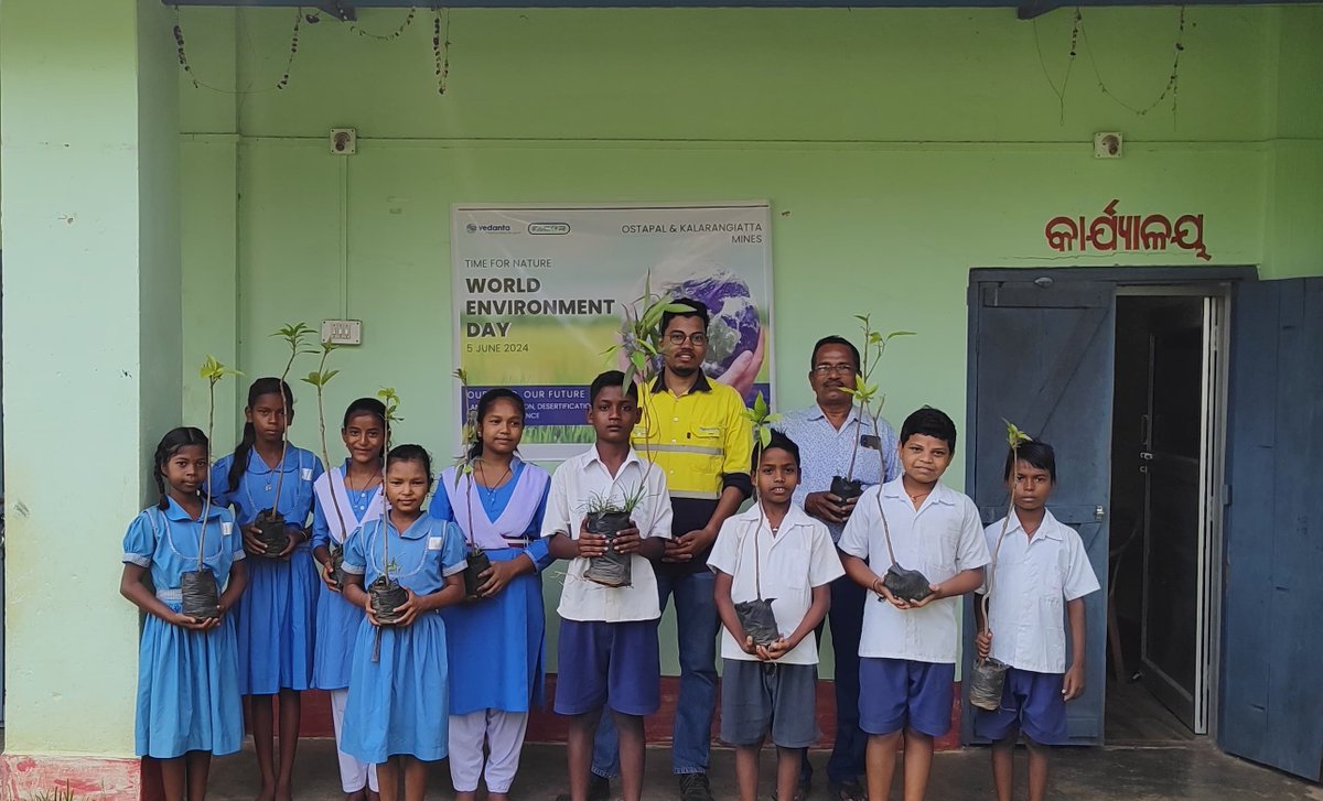 Vedanta_facor's tweet photo. #FACOR hosted a 5-day summer camp, at the community schools, engaging children in various creative and educational activities. #vedanta #summercamp #learning #SummerCamp2024 #CreativeKids #LearningBliss #ArtAndCraft #TeamSports #YogaForKids #MeditationForKids https://t.co/hIrXsdTPAF