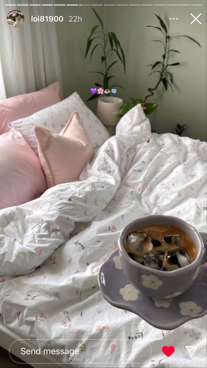 blushingdior's tweet photo. Thursday means we are getting closer to the weekend 💗🎀🌸 https://t.co/ZXiqhasCF5