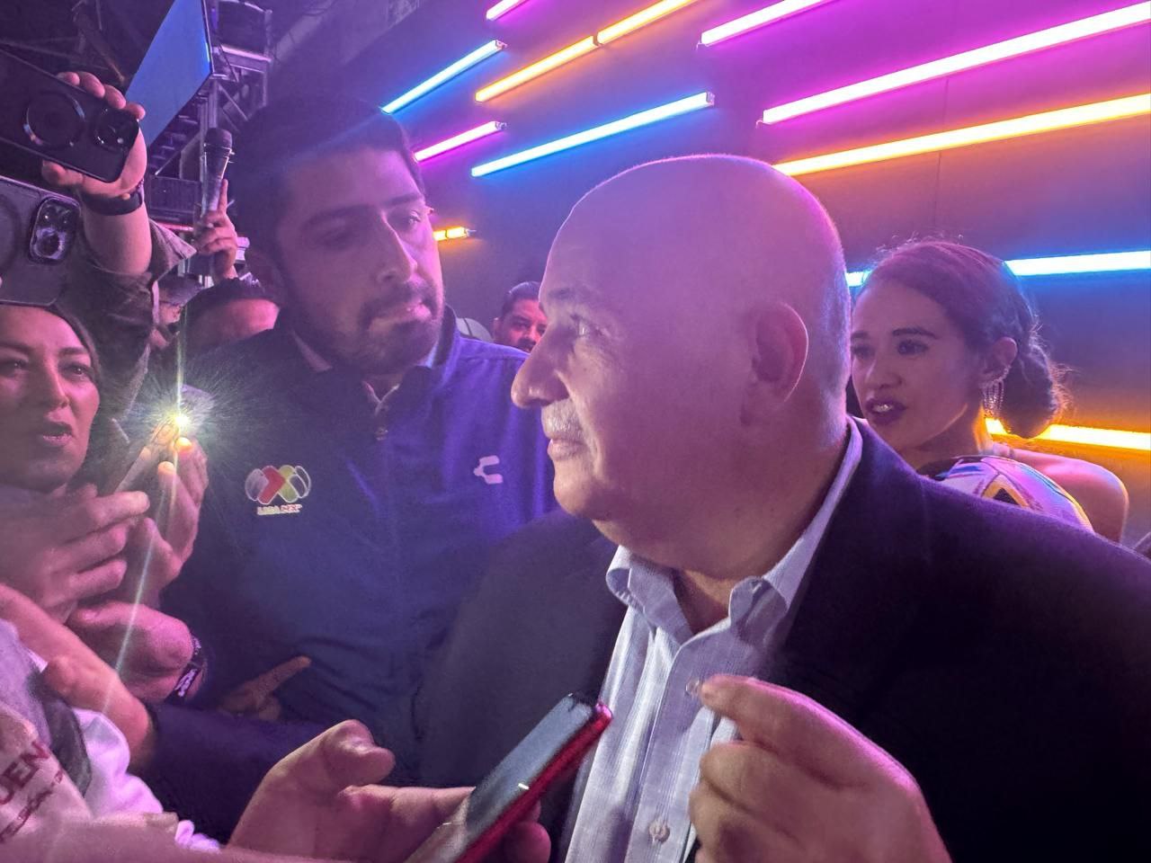 
"Morph" será el balón que rodará en la Liga MX para el Apertura 2024. Durante la presentación, Juan Carlos 'La Bomba' Rodríguez eludió a los medios para no robar la atención del evento.
