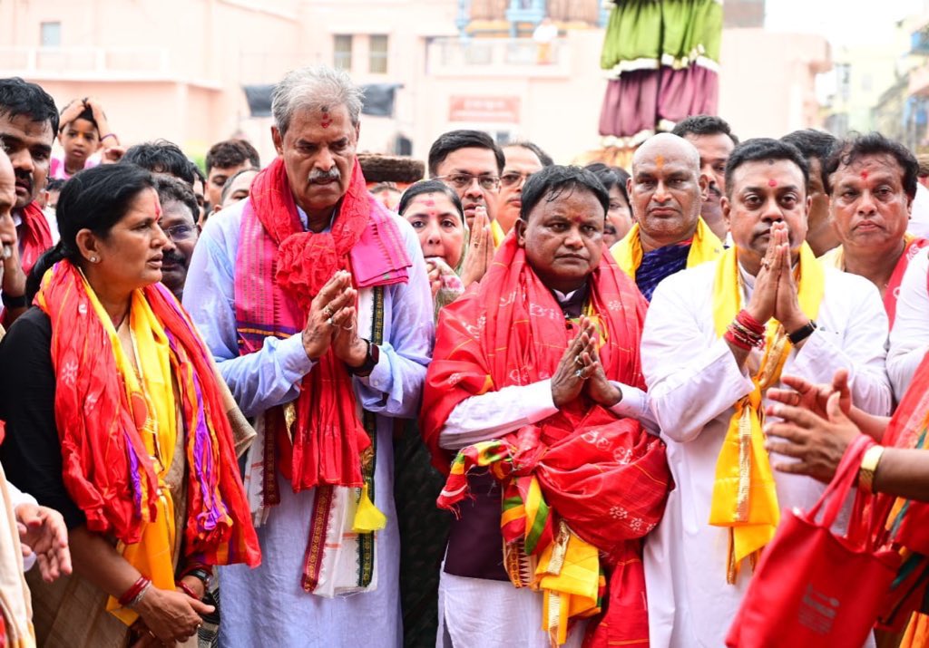 sambitswaraj's tweet photo. जो कहा, सो किया।

महाप्रभु श्री जगन्नाथ जी के भक्तों के लिए श्री मंदिर के चारो द्वार को खोलकर ओड़िसा की भाजपा सरकार ने माननीय प्रधानमंत्री श्री @narendramodi जी की गारंटी को सिद्ध किया है।

आज माननीय मुख्यमंत्री श्री @MohanMOdisha जी और उनके मंत्रिमंडल के सभी सदस्यों की उपस्थिति में श्री मंदिर के चारो द्वारों का खुलना हम सभी जगन्नाथ भक्तों के लिए अत्यंत हर्ष और सौभाग्य का विषय है।