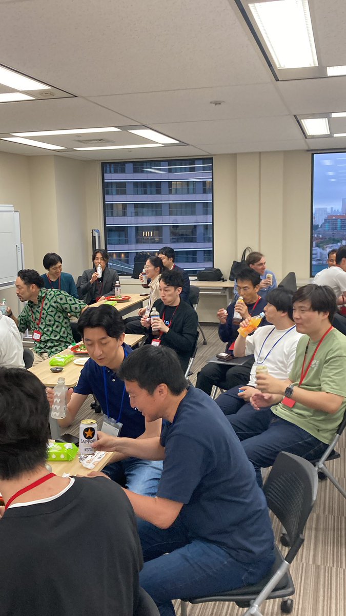 SmartPitch2025's tweet photo. 【6月参加者受付中‼️】
毎月大好評の #SmartPitch MeetUp 
今月は6/25(火)開催🗣❕

写真は、先月のMeetUpの様子！
対象：エクイティでの調達を検討している #スタートアップ  #VC  #CVC

お申し込み⬇️ 
https://t.co/tks8LDsOyE https://t.co/vRjrElQ6PL
