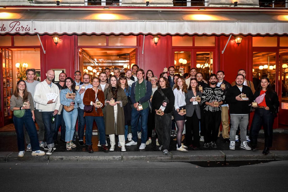Et la traditionnelle photo des lauréats devant le bistro de Paris! Encore merci à tous ceux qui ont participé à cette belle édition ainsi qu’à notre jury et nos partenaires.