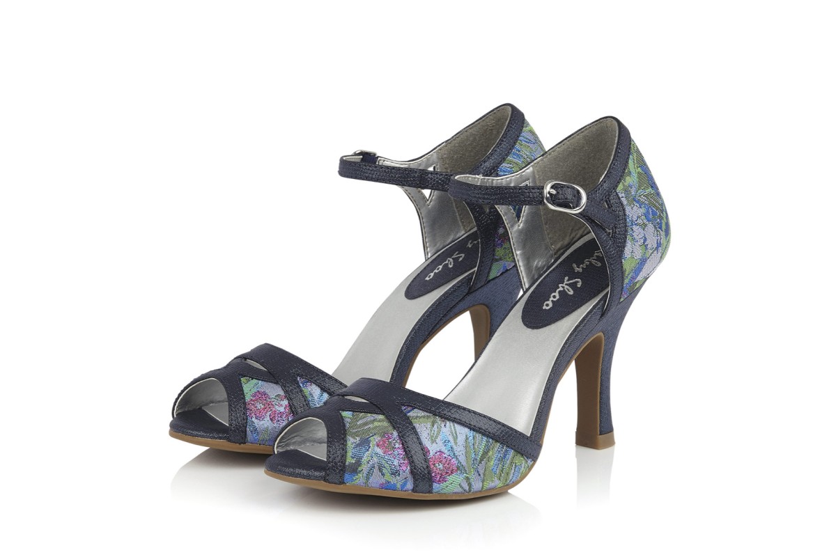 KissShoe's tweet photo. Something smart for summer events. x
Shop here: https://t.co/3eSvKwrERz
#newshoes #weddingwear #weddingseason2024 #navyheels #navyshoes #heeledsandals #peeptoes #peeptoesandals #SS24 #rubyshoo #womenshoes #floralshoes #fashionnshoes #shoeshopping https://t.co/zTQ2t1bpnc