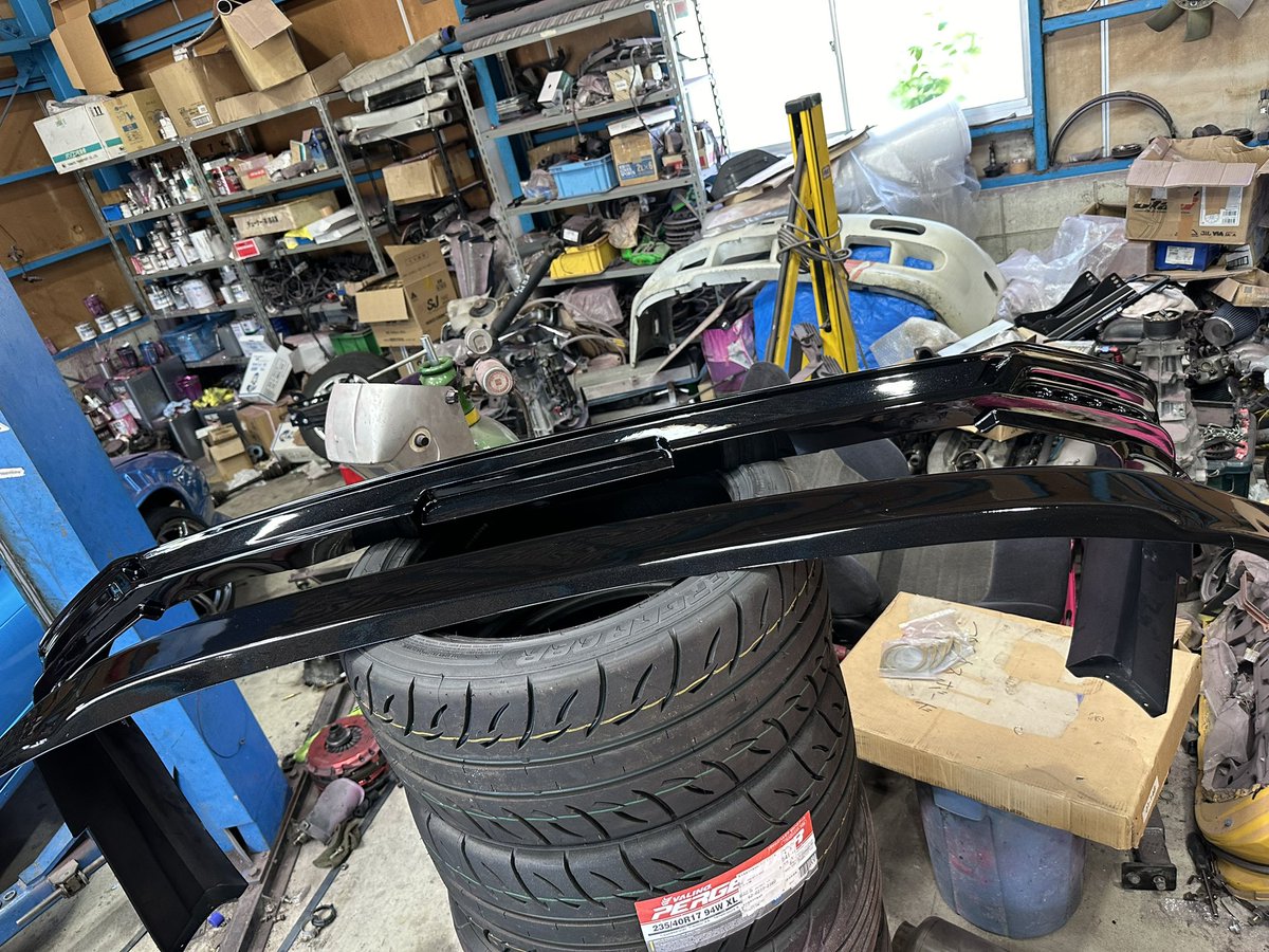 hamadajyuku501's tweet photo. メンバー塗装からのエアロ塗装！
#GARAGEHAMA #車屋　＃濵田塾 https://t.co/ddDCRLJ4zn