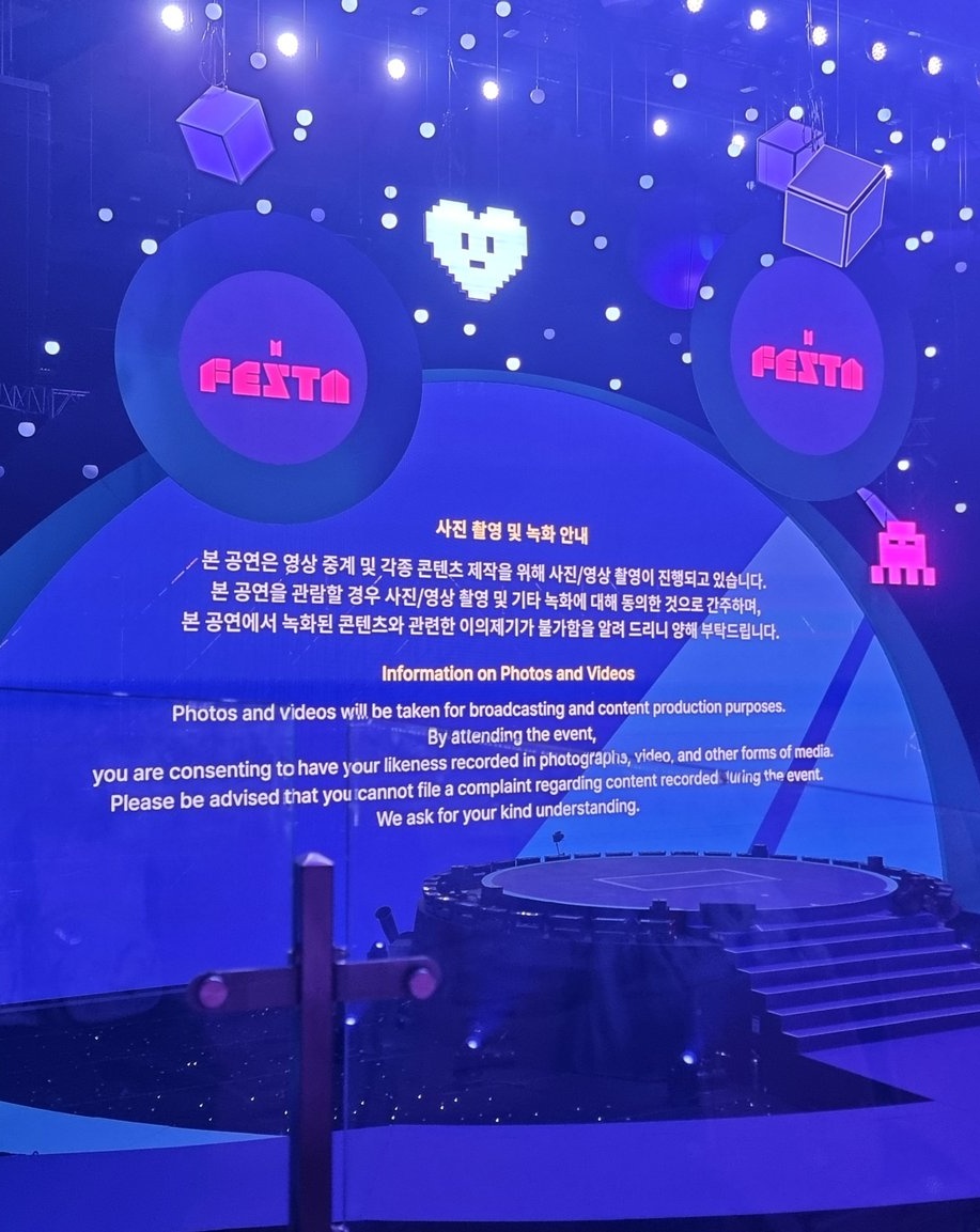 chizikook_'s tweet photo. STAGE JIN😭💜

Jadi ARMY yang hadir di sesi pertama mukanya bakalan ada di konten bts nanti😭 https://t.co/rv5BeeAvRk