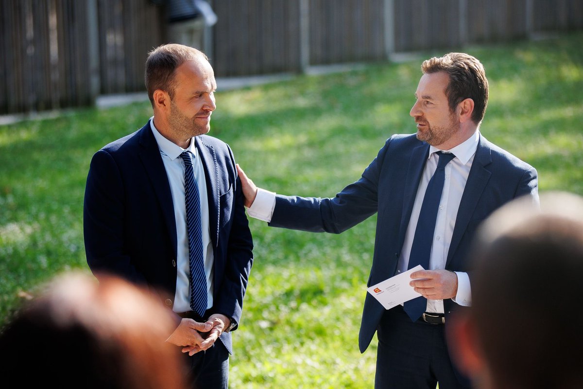 BonnaterreL's tweet photo. Élections législatives : je suis candidat dans la 4e circonscription  #circo7604 #ElectionsLégislatives2024 #Caudebec #Elbeuf #Maromme #Canteleu #GrandQuevilly #PetitCouronne #GrandCouronne #Cleon #SaintPierre #SaintAubin #LaBouille #Sahurs…

https://t.co/zSYauPcGpk https://t.co/JOOQhbI7jN