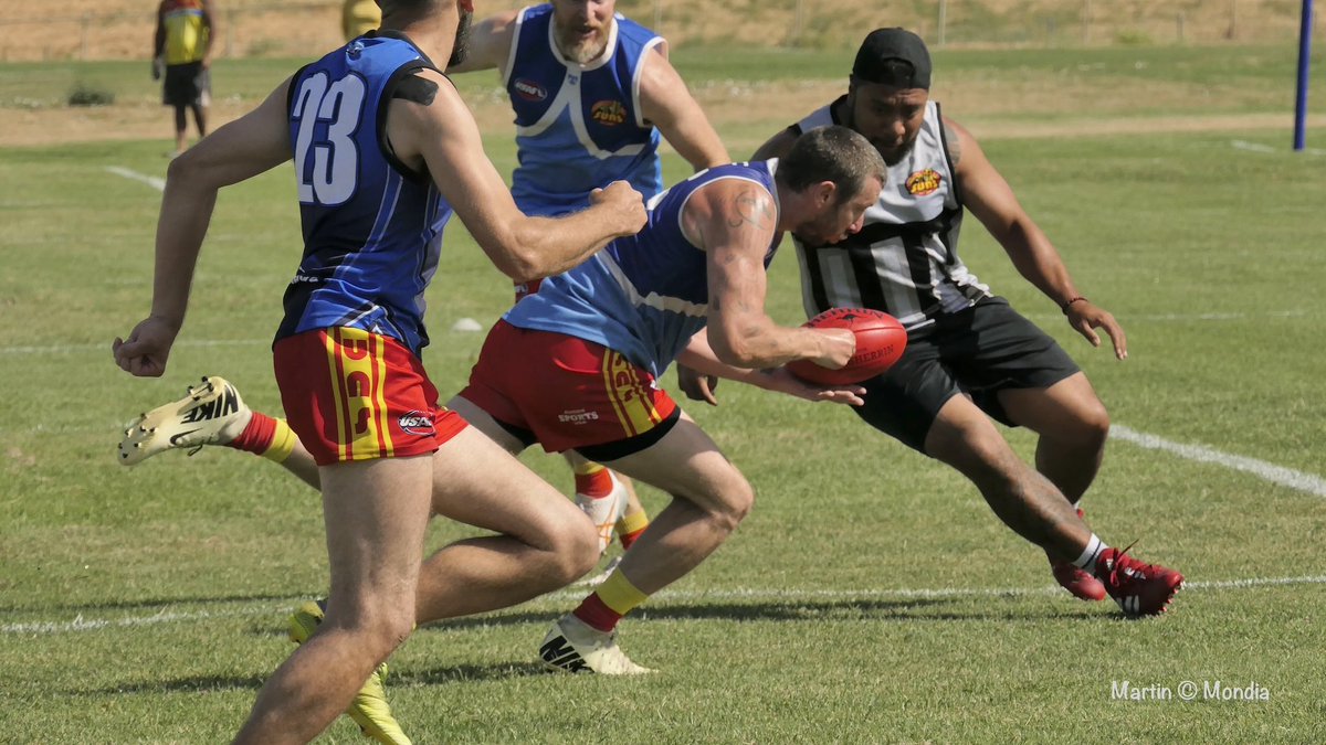 Come have a kick with us! New players welcome. 

#aussierules #afl #aflw #footy #australianrulesfootball #sactown #sacramento #sactownsports <a href="/USAFL1997/">USAFL</a>