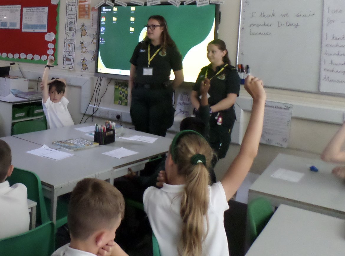 🚑 Year 5 gave a warm welcome to 2 paramedics who visited classes to enhance their learning this term🚑 As you can see, they had a great time. #communication #excellence 
<a href="/RivermeadTrust/">Rivermead Inclusive Trust</a> <a href="/RivermeadCEO/">Tina Lovey OBE</a> <a href="/RIT_Dir_Sch_Imp/">Paul Dadson</a> <a href="/RITDeputyCEO/">Kerri Edge</a>