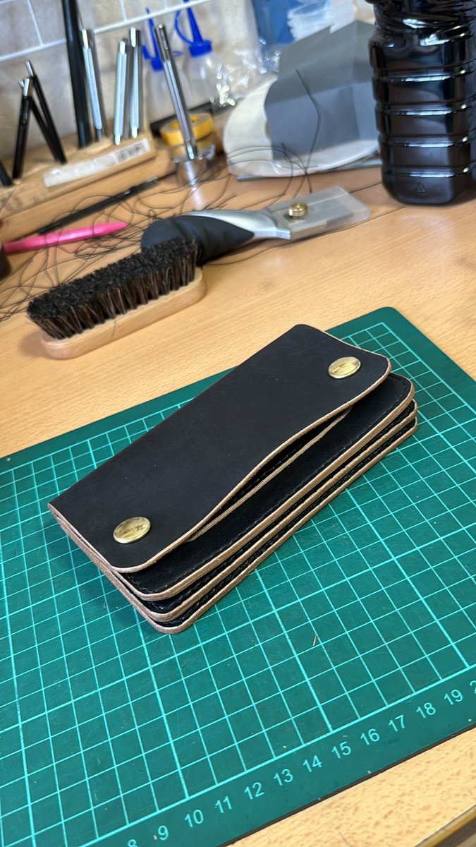 最近の趣味？
ひたすらレザーで財布作って遊んでる😂