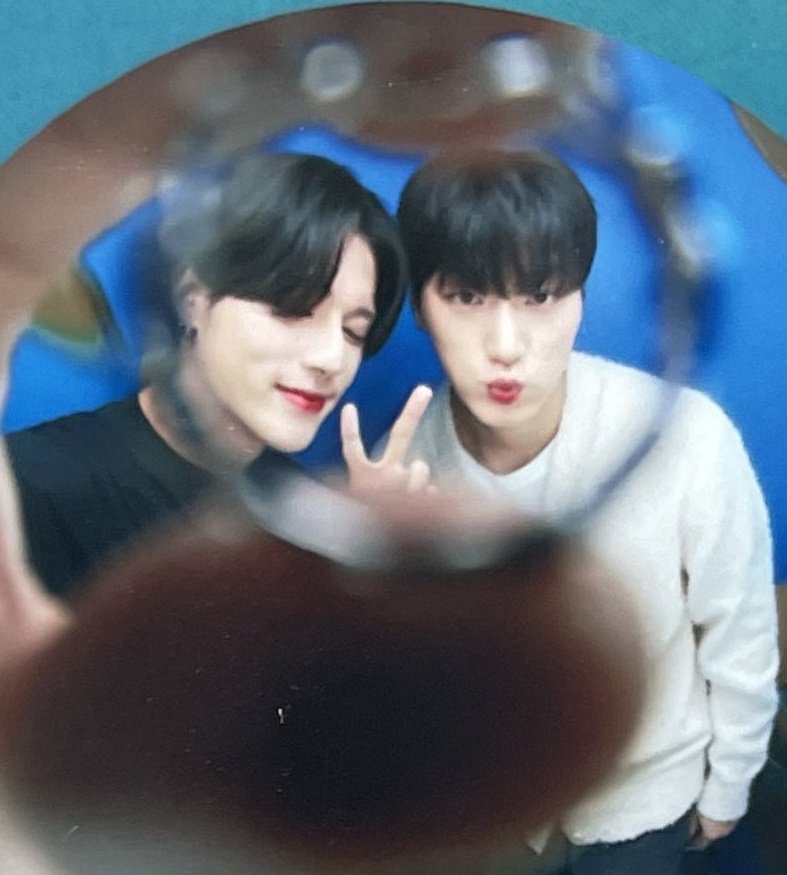 woosanntiny's tweet photo. is that team ring😭 https://t.co/7j8dvwLMj4