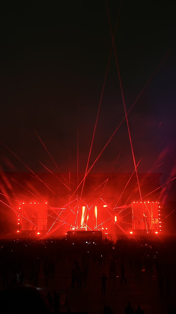 deeeeezzzx's tweet image. #bmostadium #loangeles #lastgoodbye