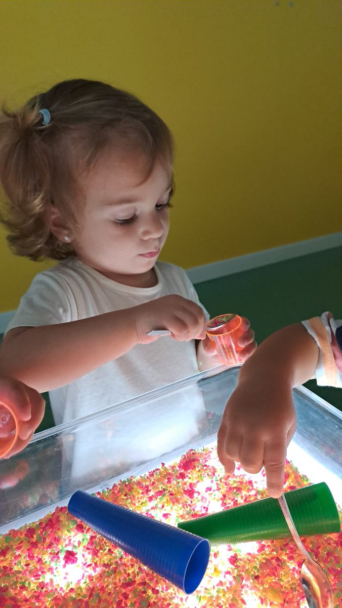 petitsgegantsV's tweet photo. ~EXPERIMENTACIÓ~

Oferim diferents situacions d’experimentació amb diferents materials i contextos per despertar la curiositat per aprendre.

#intensament #escolacompromesa #llar #infantil #Sabadell #matrícula #Vedrunabategaambtu #miradesdeservei #petitsgegantsvedruna https://t.co/mH2XSyhgFE
